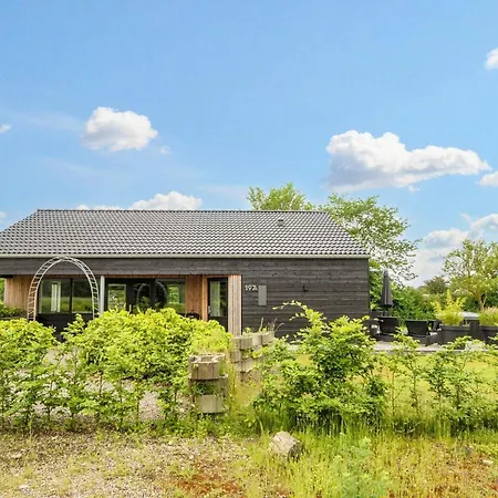 Ferienhaus Holiday Xlviii *